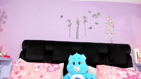 kendallwings online show from December 4, 6:49 pm