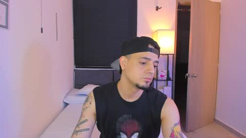 kendel_dimitri online show from April 1, 5:52 am