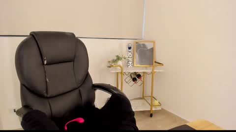 kendra  Benz online show from November 2, 11:34 am