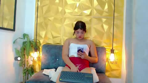 K E N D R A  online show from January 27, 6:52 am