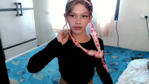 Snapshot of kendra_lunaxx chatting on June 17, 7:00 am kendra_lunaxx online show from June 17, 7:00 am