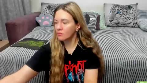 Snapshot of kendra_xx_ chatting on October 29, 12:35 am Kendra online show from October 29, 12:35 am