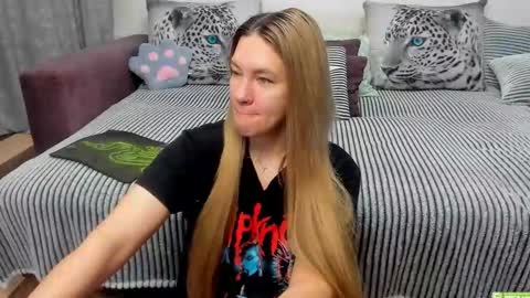 Snapshot of kendra_xx_ chatting on November 3, 12:13 am Kendra online show from November 3, 12:13 am