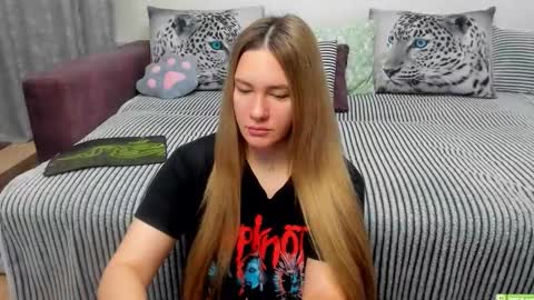 Snapshot of kendra_xx_ chatting on November 8, 11:36 pm Kendra online show from November 8, 11:36 pm