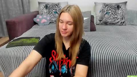 Snapshot of kendra_xx_ chatting on November 15, 11:43 pm Kendra online show from November 15, 11:43 pm