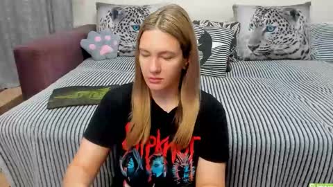 Snapshot of kendra_xx_ chatting on November 17, 11:32 pm Kendra online show from November 17, 11:32 pm