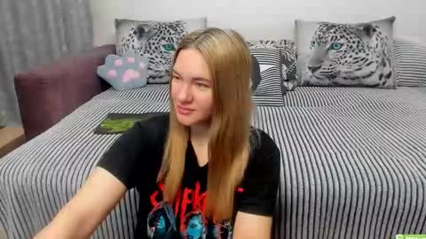 Snapshot of kendra_xx_ chatting on November 24, 11:37 pm Kendra online show from November 24, 11:37 pm