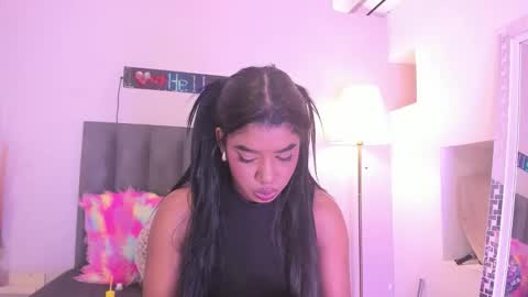 kendrachavez_ online show from February 11, 9:09 pm