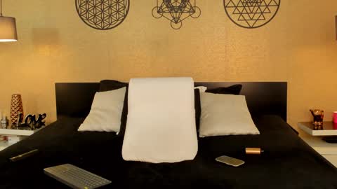 Snapshot of kendraleroy chatting on December 20, 1:14 am KENDRA online show from December 20, 1:14 am