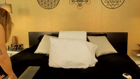 Snapshot of kendraleroy chatting on January 25, 4:34 am KENDRA online show from January 25, 4:34 am