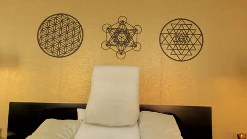 Snapshot of kendraleroy chatting on February 8, 9:04 pm KENDRA online show from February 8, 9:04 pm