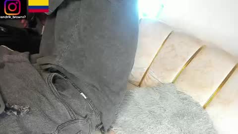 Snapshot of kendrik_brown chatting on May 11, 2:06 am kendrick brown online show from May 11, 2:06 am