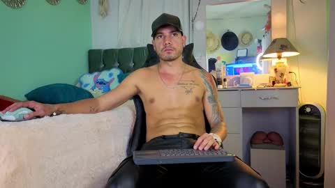 Snapshot of kenfenty chatting on October 23, 1:38 am Chriss Morales online show from October 23, 1:38 am