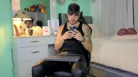 Snapshot of kenfenty chatting on January 6, 12:58 am Chriss Morales online show from January 6, 12:58 am