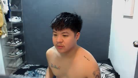 Snapshot of kenhotline911 chatting on December 6, 9:57 pm ken online show from December 6, 9:57 pm