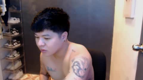 Snapshot of kenhotline911 chatting on December 15, 11:09 pm ken online show from December 15, 11:09 pm