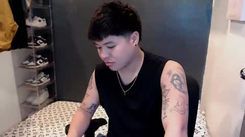 Snapshot of kenhotline911 chatting on December 29, 1:06 pm ken online show from December 29, 1:06 pm