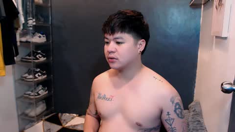 Snapshot of kenhotline911 chatting on January 6, 4:02 pm ken online show from January 6, 4:02 pm