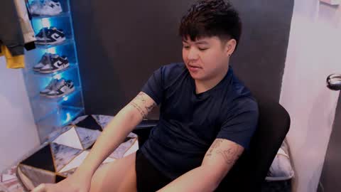 Snapshot of kenhotline911 chatting on January 17, 2:18 pm ken online show from January 17, 2:18 pm