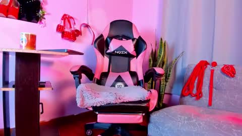 kenia_thompsom01 online show from February 23, 12:30 am