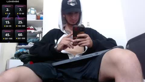 Snapshot of kenn_blake1 chatting on November 11, 1:22 pm blake online show from November 11, 1:22 pm