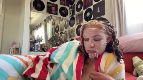 kennibby online show from April 17, 6:55 pm