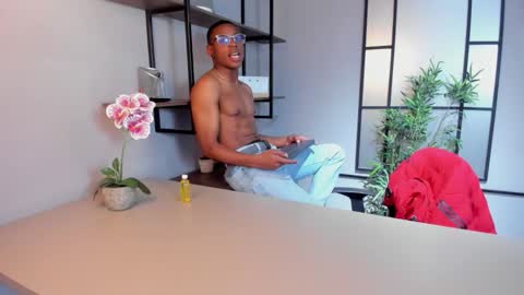 Kenny Thompson online show from March 7, 9:45 pm