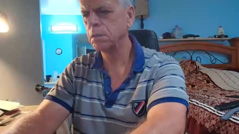 Snapshot of kent_ham chatting on March 21, 1:32 am kent_ham online show from March 21, 1:32 am
