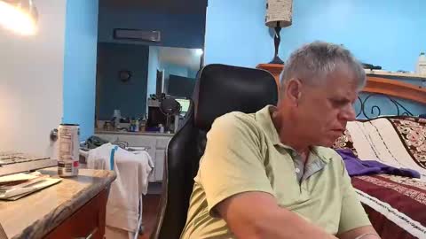 Snapshot of kent_ham chatting on April 2, 11:24 pm kent_ham online show from April 2, 11:24 pm