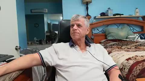 Snapshot of kent_ham chatting on April 14, 7:20 pm kent_ham online show from April 14, 7:20 pm