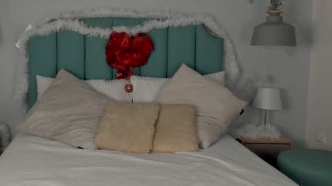 kentha_mitchells online show from December 18, 10:40 am