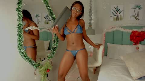 kentha_mitchells online show from December 18, 1:45 pm