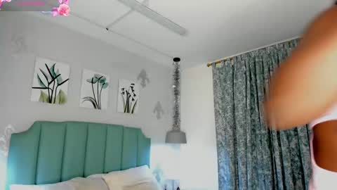 kentha_mitchells online show from February 11, 10:37 am