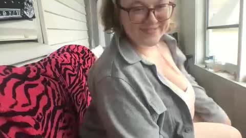 kenzibb online show from April 18, 2:43 pm