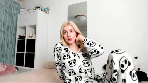 Kenzie online show from January 31, 5:19 am