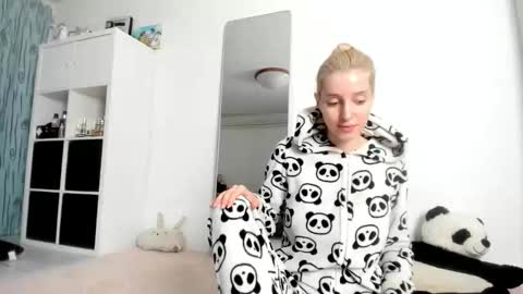 Kenzie online show from October 13, 6:24 am