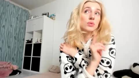 Kenzie online show from November 8, 4:56 am