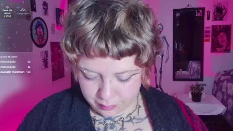 Snapshot of kenziesharik chatting on May 18, 4:07 am Kenzie online show from May 18, 4:07 am