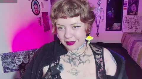 Snapshot of kenziesharik chatting on May 31, 5:26 am Kenzie online show from May 31, 5:26 am