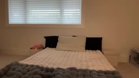 kenziesmithh online show from December 3, 8:18 pm