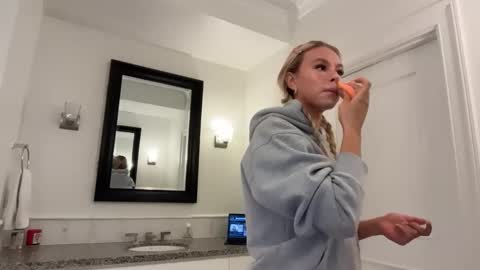 kenziesmithh online show from January 8, 7:05 pm