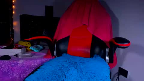 Kerlysmith24 online show from December 18, 8:47 pm