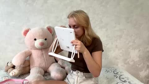 Elizabeth online show from December 16, 11:21 pm