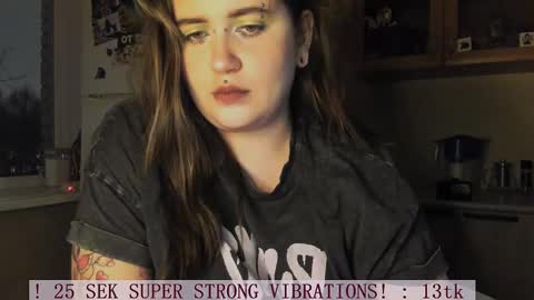 Snapshot of keshamoon chatting on March 1, 6:11 pm Kesha online show from March 1, 6:11 pm