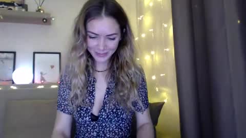 kessiecage online show from December 18, 8:14 pm