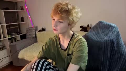 Snapshot of kessy_white chatting on September 12, 6:52 pm Kessy online show from September 12, 6:52 pm