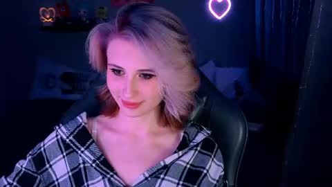 Snapshot of keti_moon chatting on June 24, 8:19 pm Keti 3 online show from June 24, 8:19 pm