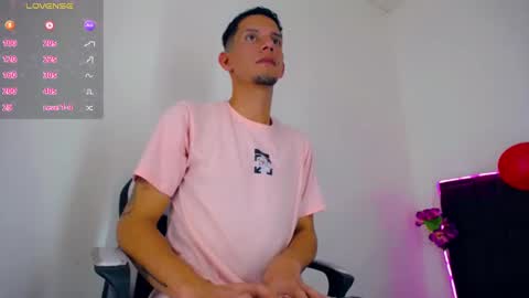 Snapshot of kevin__max_ chatting on February 21, 1:55 am Kev online show from February 21, 1:55 am