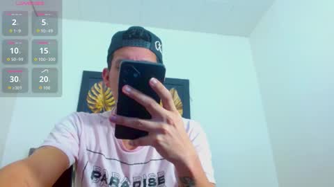 Snapshot of kevin__max_ chatting on September 28, 1:49 pm Kev online show from September 28, 1:49 pm