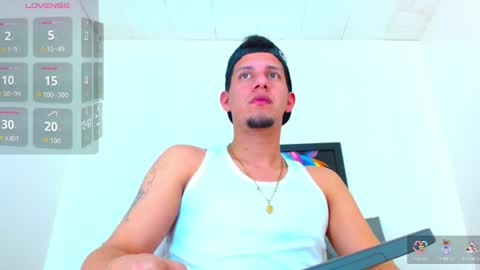 Snapshot of kevin__max_ chatting on September 29, 7:19 pm Kev online show from September 29, 7:19 pm